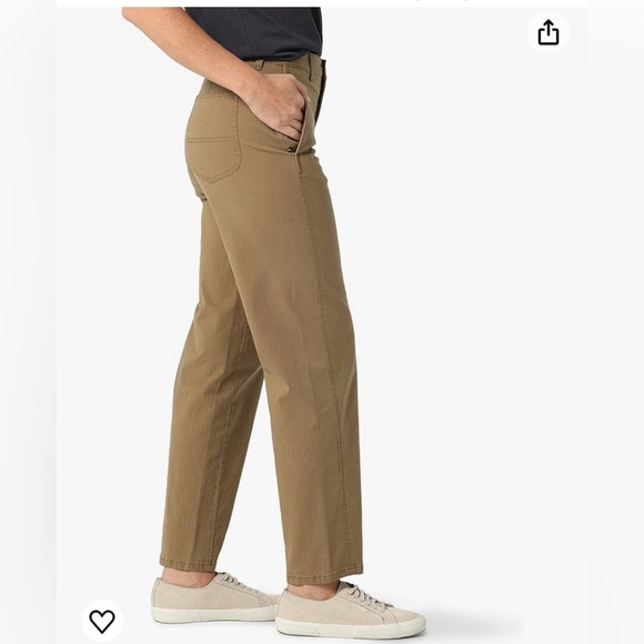 NWT Lee Women’s Ultra Lux Mid Rise Relaxed Straight Leg Pants. - Picture 2 of 5